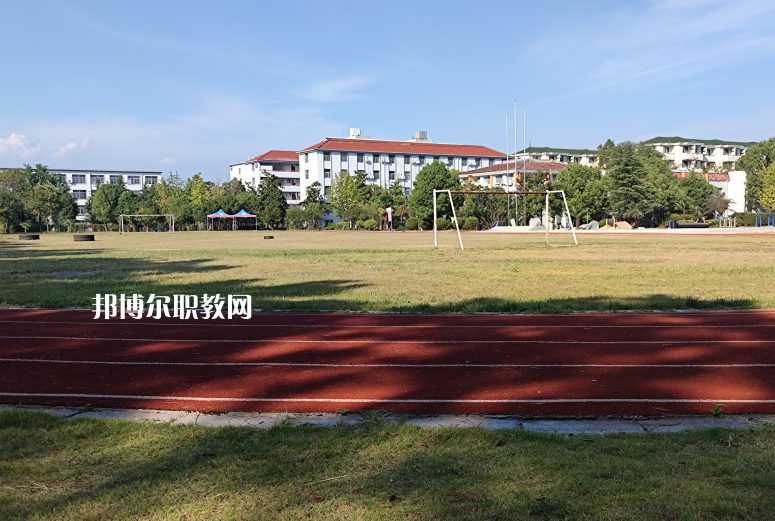 云南臨滄衛(wèi)生學(xué)校2022年報(bào)名條件、招生要求、招生對(duì)象