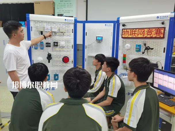 東莞商業(yè)學校2022年學費、收費多少