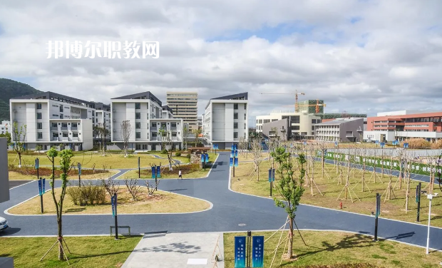 玉溪工業(yè)財貿(mào)學(xué)校2022年報名條件、招生要求、招生對象