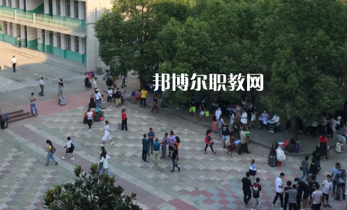 老河口職業(yè)技術(shù)學(xué)校2022年報名條件、招生要求、招生對象