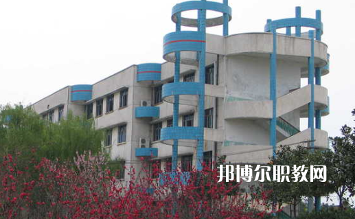 武漢第二高級(jí)技工學(xué)校2022年報(bào)名條件、招生要求、招生對(duì)象