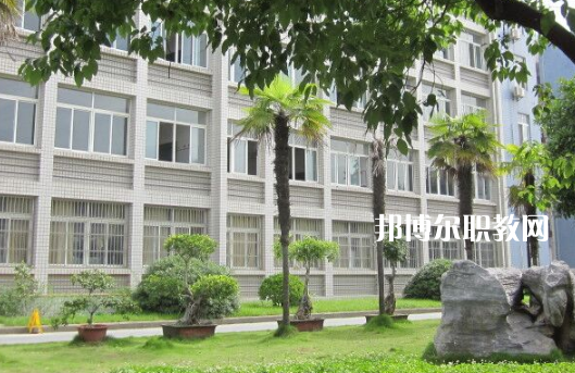湖北十堰職業(yè)技術(shù)集團(tuán)學(xué)校2022年招生辦聯(lián)系電話(huà)