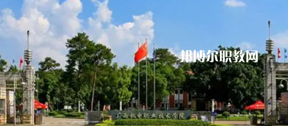 南寧高職?？圃盒Ｅ琶?0強(qiáng)