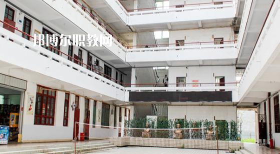 福建新華技術(shù)學(xué)校2023年學(xué)費(fèi)、收費(fèi)多少