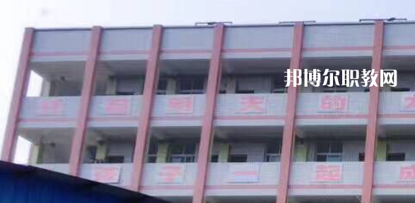 威遠(yuǎn)縣聯(lián)想職業(yè)技術(shù)學(xué)校2023年報(bào)名條件、招生要求、招生對(duì)象