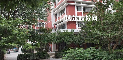 濟南應用技術職業(yè)中等專業(yè)學校地址在哪里，哪個地區(qū)，哪個城市?