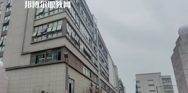 重慶市渝北區(qū)竟成中學(xué)校地址在哪里，哪個地區(qū)，哪個城市?