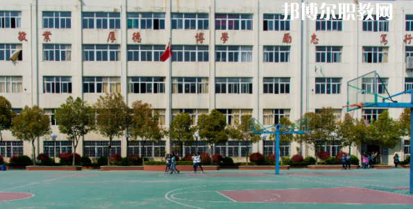 南京工業(yè)技術學校地址在哪里，哪個地區(qū)，哪個城市?