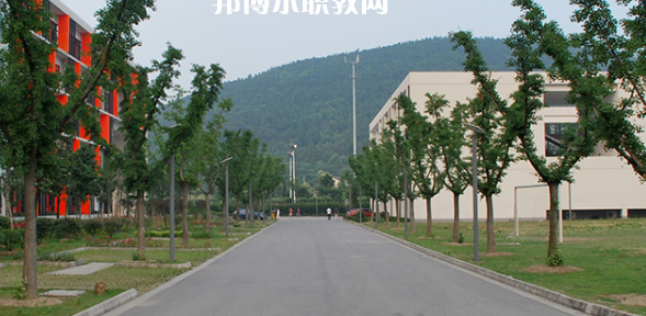 蘇州市紡織工業(yè)職工中等專業(yè)學(xué)校地址在哪里，哪個(gè)地區(qū)，哪個(gè)城市?