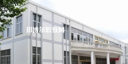 江蘇省金湖中等專業(yè)學校地址在哪里，哪個地區(qū)，哪個城市?