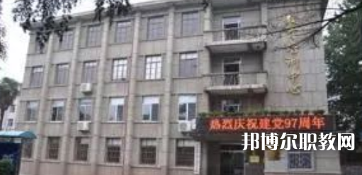 寶鈦集團(tuán)有限公司技工學(xué)校地址，乘車路線