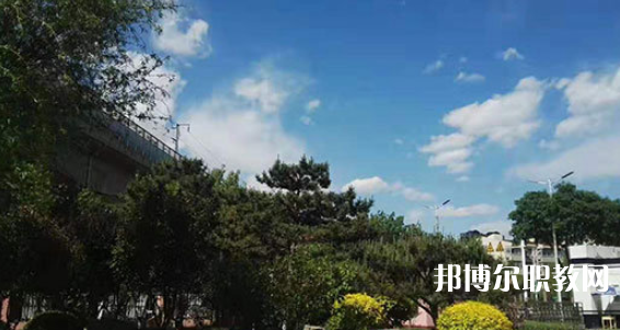 唐山市豐南區(qū)中等專業(yè)學校地址，乘車路線
