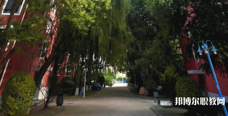 秦皇島市外事旅游職業(yè)學(xué)校地址，乘車路線