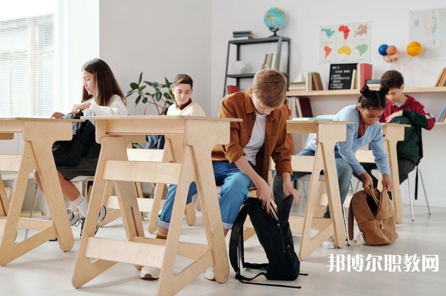 江西哪里的中職學(xué)校能讀工業(yè)機(jī)器人專(zhuān)業(yè)