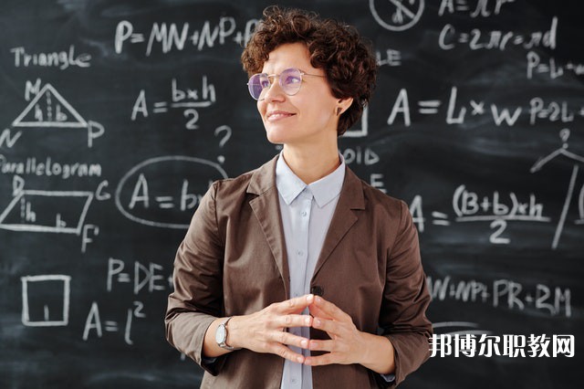 河南哪里的中職學(xué)校能讀計算機電腦藝術(shù)設(shè)計專業(yè)