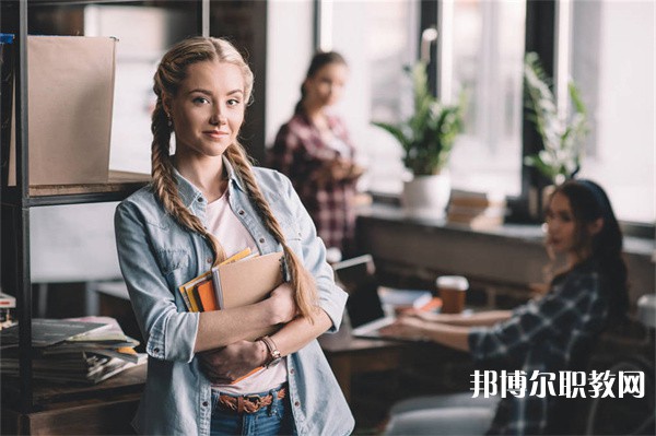 河南哪里的中職學(xué)校能讀計算機(jī)室內(nèi)設(shè)計專業(yè)