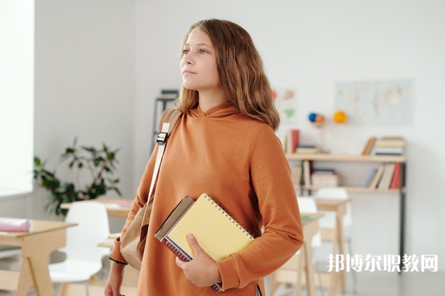 湖南哪里的中專學(xué)校能讀計算機平面設(shè)計專業(yè)專業(yè)