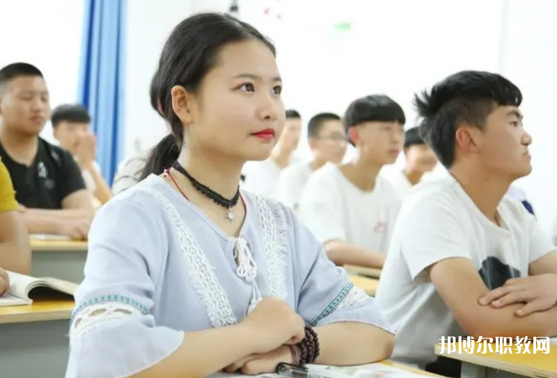 四川2024年上中專學(xué)?？刹豢梢钥即髮W(xué)