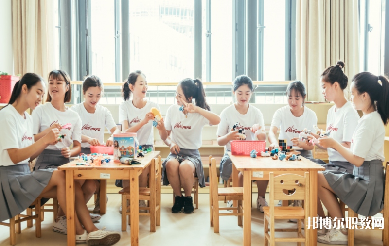 四川2024年中專學校什么專業(yè)適合女生