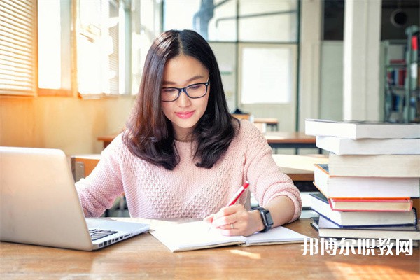 廣東哪里的中職學(xué)校能讀導(dǎo)游(高星級(jí)酒店)服務(wù)與管理專(zhuān)業(yè)