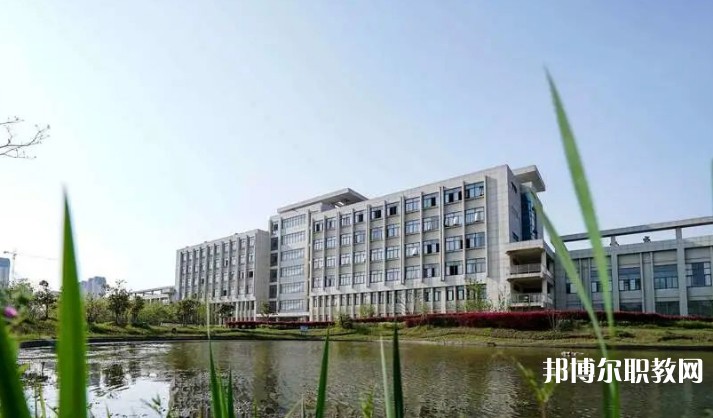 2024蕪湖汽車(chē)工程學(xué)校招生計(jì)劃 招生人數(shù)是多少(附要求、條件、對(duì)象)