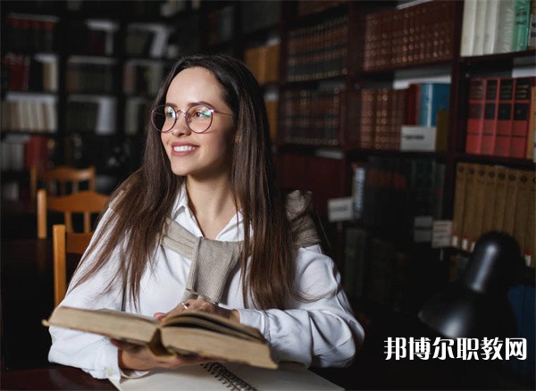 廣西哪里的職業(yè)學校能讀激光技術(shù)應用專業(yè)專業(yè)