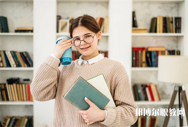 廣西哪里的技工學校能讀鐵路客運服務(wù)專業(yè)