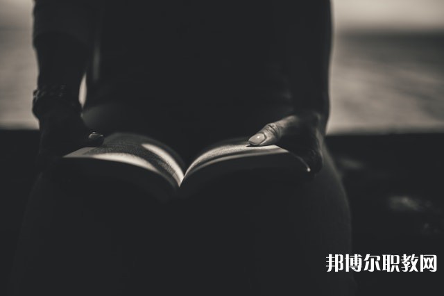廣西哪里的職教中心能讀星級(jí)酒店服務(wù)與管理專(zhuān)業(yè)