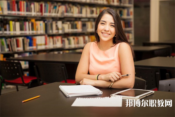 廣西哪里的職教中心能讀旅游服務(wù)與管理(導(dǎo)游、休閑農(nóng)業(yè)方向)專業(yè)