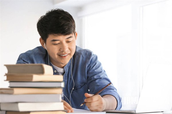 四川哪里的職業(yè)中學(xué)能讀機(jī)械設(shè)計與制造專業(yè)