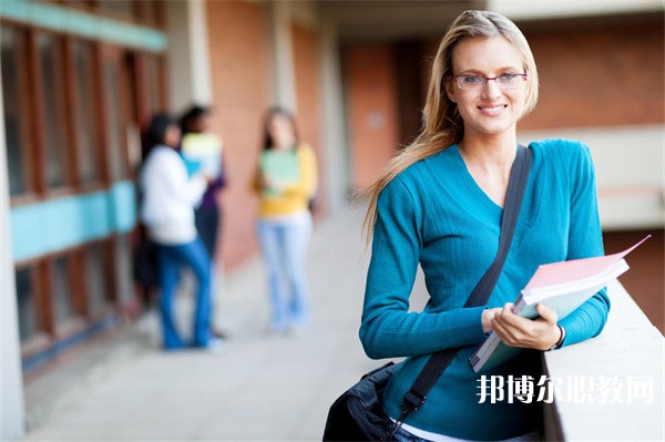 四川哪里的中專學校能讀家政服務(wù)與管理專業(yè)