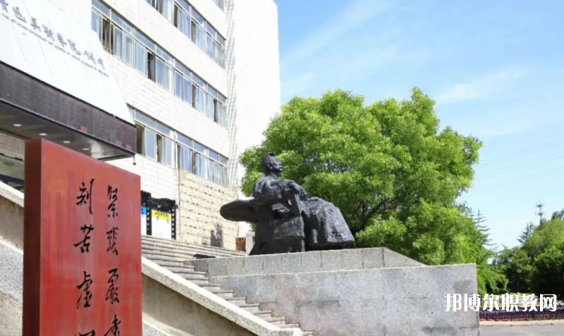 2025魯迅美術(shù)學(xué)院附屬中等美術(shù)學(xué)校招生計(jì)劃 招生人數(shù)是多少(附要求、條件、對(duì)象)
