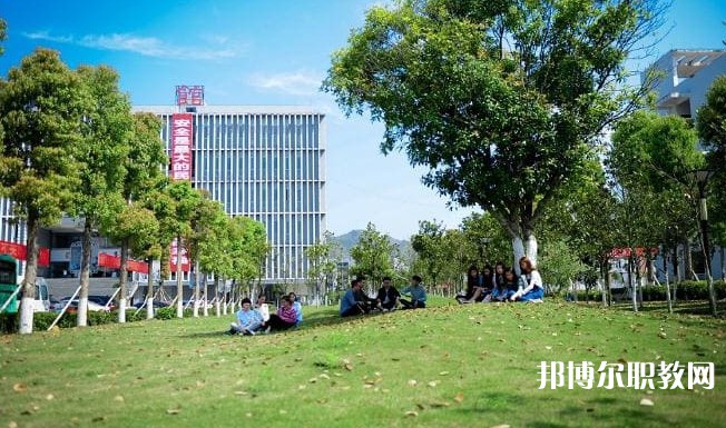 自貢2025年初中生報什么鐵路學(xué)校好